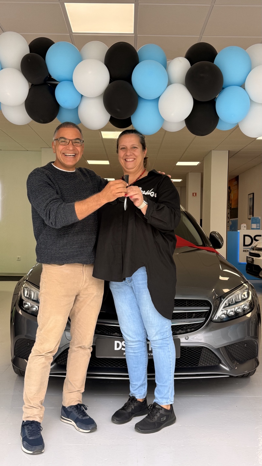 Sérgio Costa mit einer Kundin bei SG Motors