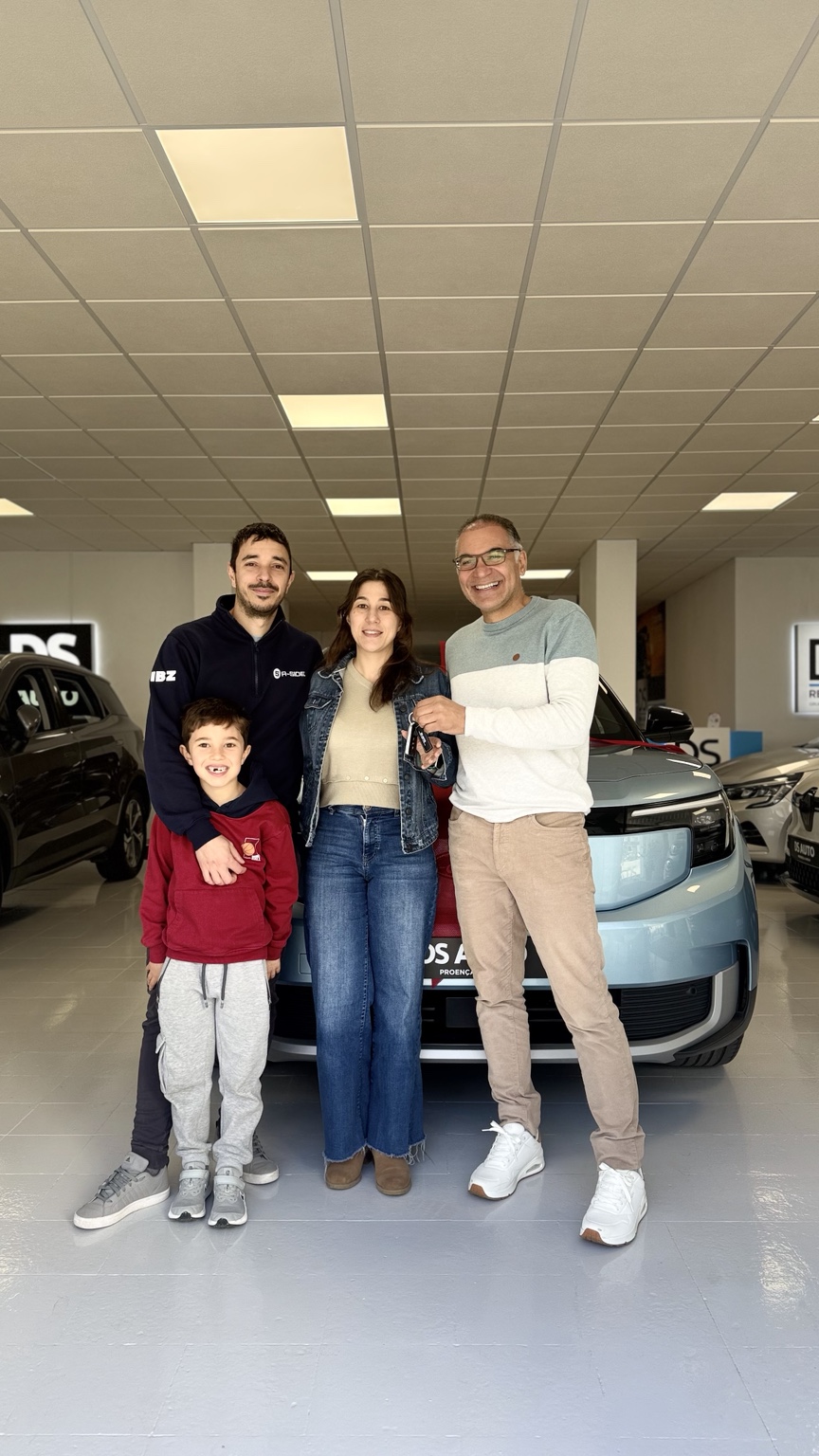 Sérgio Costa bei einer Fahrzeugübergabe bei SG Motors